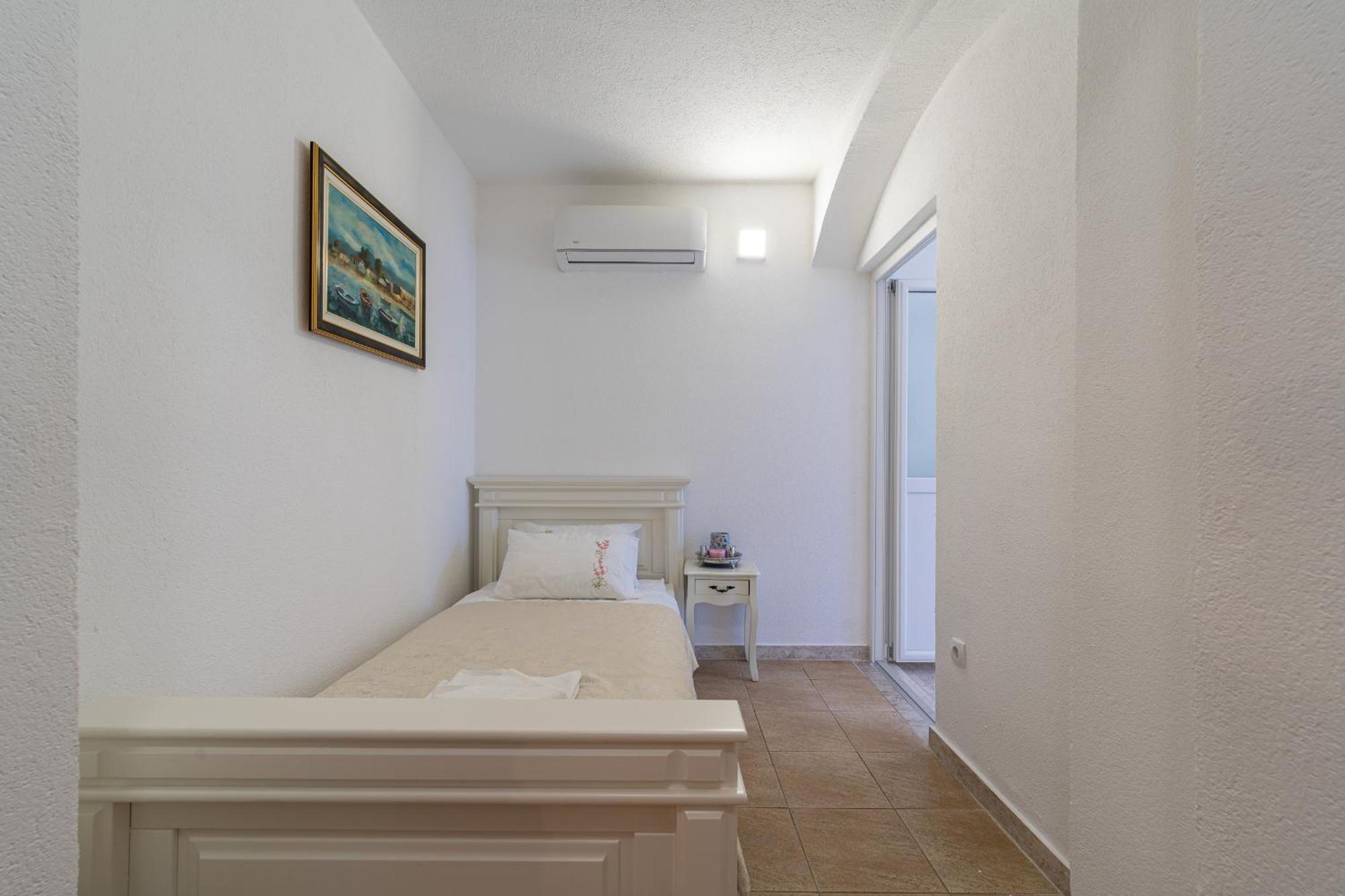 Jadranka Apartment *